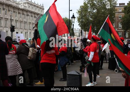 London, Großbritannien. 30th September 2021. Die Biafran-Protestgruppe (IPOB) Indigene Völker von Biafra protestieren vor Whitehall. Stockfoto