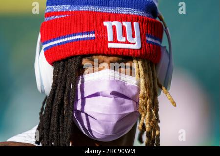 26. Dezember 2021: Sicherheit der New York Giants Xavier McKinney (29) schaut während der Aufwärmphase vor dem NFL-Spiel zwischen den New York Giants und den Philadelphia Eagles im Lincoln Financial Field in Philadelphia, Pennsylvania, auf. Christopher Szagola/CSM Stockfoto