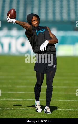 26. Dezember 2021: Philadelphia Eagles Wide Receiver Quez Watkins (16) in Aktion während der Aufwärmphase vor dem NFL-Spiel zwischen den New York Giants und den Philadelphia Eagles im Lincoln Financial Field in Philadelphia, Pennsylvania. Christopher Szagola/CSM Stockfoto