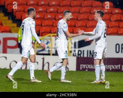 Tannadice Park, Dundee, Großbritannien. 26th. Dezember 2021; Tannadice Park, Dundee, Schottland: Schottischer Premier League-Fußball, Dundee United gegen Hibernian: Hibernian Feiern Sie, wie Murphy in der 93rd-minütigen Spielzeit 1-3 Punkte erzielt Kredit: Action Plus Sports Images/Alamy Live News Stockfoto