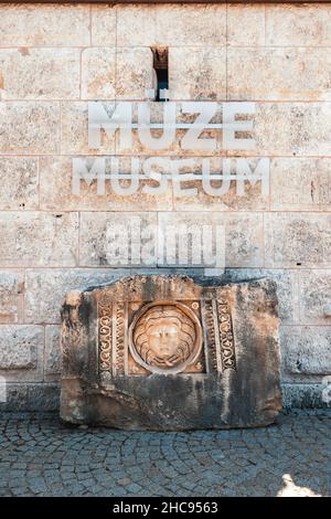 26. August 2021, Andriake, Türkei: Eingang zum Lykischen Zivilisationsmuseum Stockfoto