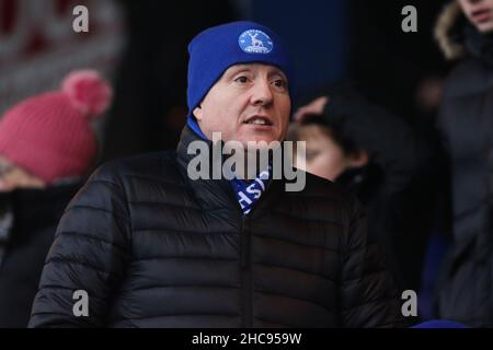 MANSFIELD, GROSSBRITANNIEN. DEZ 26th Hartlepool United Fans gesehen während des Sky Bet League 2 Spiels zwischen Mansfield Town und Hartlepool United im One Call Stadium, Mansfield am Sonntag, 26th. Dezember 2021. (Kredit: Will Matthews | MI News) Kredit: MI News & Sport /Alamy Live News Stockfoto
