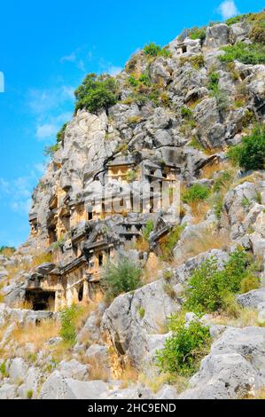 Archäologische Überreste der Lykischen Fels gehauene Gräber in Myra in der Türkei Stockfoto