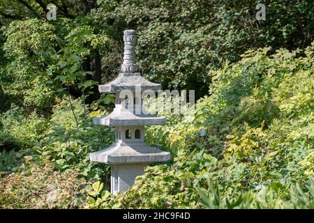 Landschaft der Steinskulptur im Luisenpark Mannheim Baden Wurttemburg Stockfoto