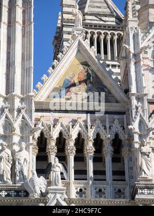 Jesus Geburt Mosain aus Siena Kathedrale Fassade Stockfoto