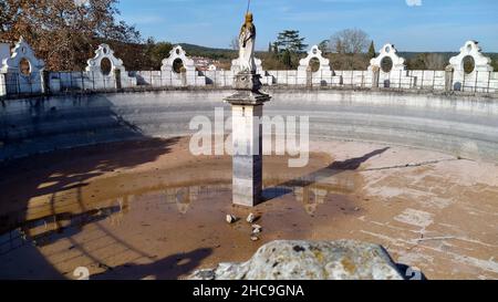 Zisterne aus dem 17th. Jahrhundert der Herdade da Mitra, in der Nähe des Dorfes Valverde, Evora, Portugal Stockfoto