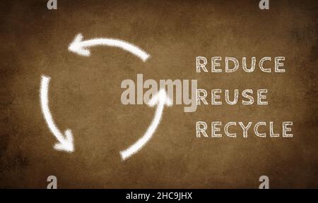 Kreis aus drei Pfeilen, die für Reduzieren, Wiederverwenden und Recycling, Computergrafik, Umweltproblem stehen Stockfoto