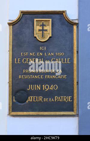 Gedenktafel am Eingang des Geburtshauses des französischen Armeeoffiziers und Staatsmannes Charles de Gaulle (1890-1970) in Lille (Nord), Frankreich Stockfoto