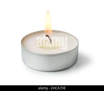 Brennende Teelicht Kerze isoliert auf weißem Hintergrund Stockfoto