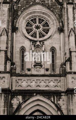 Vertikale Aufnahme der Kathedrale von San Fernando in San Antonio, Texas Stockfoto