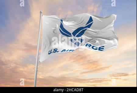 Minsk, Weißrussland - Mai, 2021: Flagge der United States Air Force winkt im Wind. USA Nationale Verteidigung. Speicherplatz kopieren. 3D Abbildung. Stockfoto