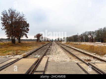 Alte Eisenbahnkreuzung. Irgendwo in Texas. Stockfoto