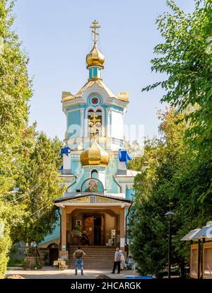 Außengebäude der St. Nikolaus Kathedrale, Almaty, Kasachstan. Die orthodoxe Kathedrale wurde 1906 erbaut. Stockfoto