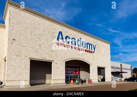 Flowood, MS - 15. Dezember 2021: Academy Sports and Outdoors ist ein Einzelhändler für Sportartikel. Stockfoto