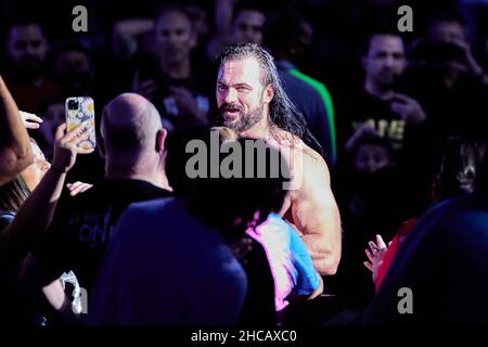 Tampa, Florida, USA. 26th Dezember 2021. Drew McIntyre gegen Sheamus während des WWE-Kampfes in der Amalie Arena. Kredit: Yaroslav Sabitov/YES Market Media/Alamy Live Nachrichten Stockfoto