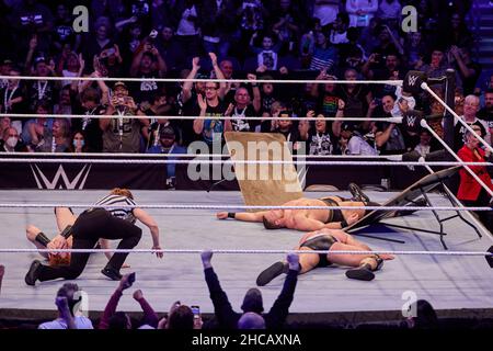 Tampa, Florida, USA. 26th Dezember 2021. Drew McIntyre gegen Sheamus während des WWE-Kampfes in der Amalie Arena. Kredit: Yaroslav Sabitov/YES Market Media/Alamy Live Nachrichten Stockfoto