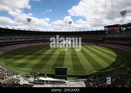 Gesamtansicht am zweiten Tag des dritten Ashes-Tests auf dem Melbourne Cricket Ground, Melbourne. Bilddatum: Montag, 27. Dezember 2021. Stockfoto