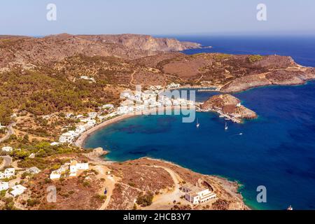 Kapsali Bucht und Dorf Blick von Chora Burg. Die griechische Insel Kythira. Stockfoto