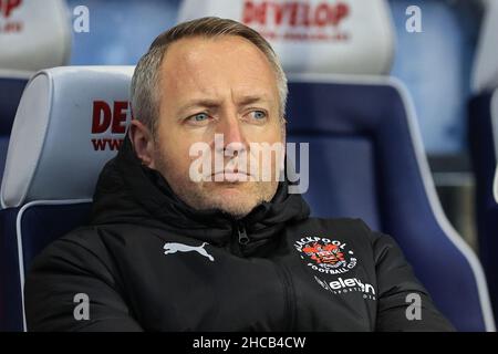 Huddersfield, Großbritannien. 26th Dez 2021. Neil Critchley Head Coach of Blackpool in Huddersfield, Vereinigtes Königreich am 12/26/2021. (Foto von Mark Cosgrove/News Images/Sipa USA) Quelle: SIPA USA/Alamy Live News Stockfoto