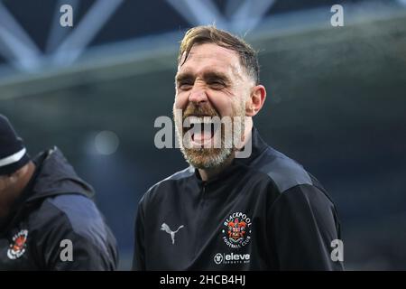 Huddersfield, Großbritannien. 26th Dez 2021. Richard Keogh #26 von Blackpool während der Aufwärmphase vor dem Spiel in Huddersfield, Großbritannien am 12/26/2021. (Foto von Mark Cosgrove/News Images/Sipa USA) Quelle: SIPA USA/Alamy Live News Stockfoto