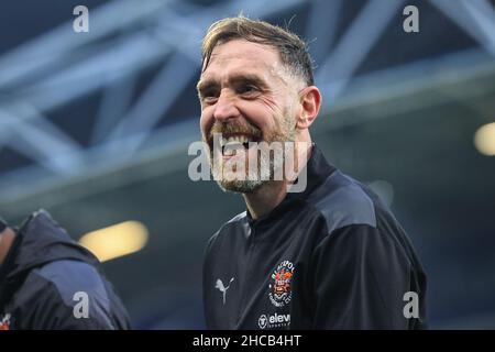 Huddersfield, Großbritannien. 26th Dez 2021. Richard Keogh #26 von Blackpool während der Aufwärmphase vor dem Spiel in Huddersfield, Großbritannien am 12/26/2021. (Foto von Mark Cosgrove/News Images/Sipa USA) Quelle: SIPA USA/Alamy Live News Stockfoto