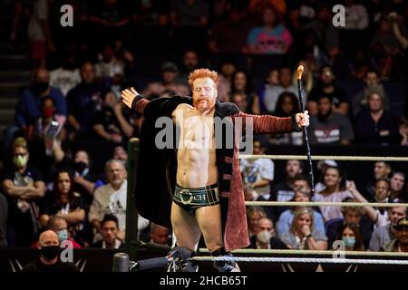 Tampa, Florida, USA. 26th Dezember 2021. Drew McIntyre gegen Sheamus während des WWE-Kampfes in der Amalie Arena. Kredit: Yaroslav Sabitov/YES Market Media/Alamy Live Nachrichten Stockfoto