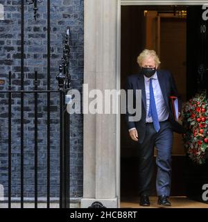 Der britische Premierminister Boris Johnson verlässt die Downing Street 10, um Fragen des Premierministers zu stellen, London, Großbritannien Stockfoto