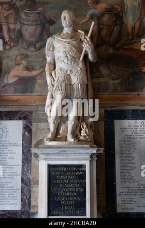 Statue von Marco Antonio Colonna, Marmorskulptur aus dem Jahr 1595 im Kapitänssaal, Kapitolinische Museen, Rom, Italien Stockfoto