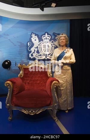 Wien, Österreich. Das weltberühmte Wachsmuseum Madame Tussauds mit seinen Wachsfiguren ist das Highlight im Wiener Prater. Bild zeigt Königin Elizabeth II Stockfoto