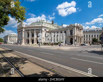 Österreich, Wien, Straße vor dem Burgtheater Stockfoto