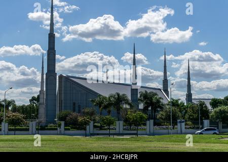 Buenos Aires, Argentinien. 3. Januar 2020: Eine große mormonische Kirche an einem klaren Tag in Buenos Aires Stockfoto