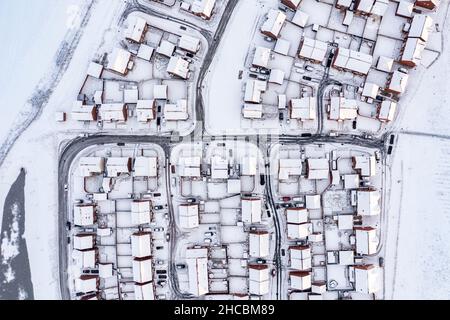 Großbritannien, England, Lichfield, Luftansicht des schneebedeckten Vororts Stockfoto