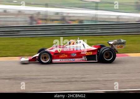 Scarperia, 21. Oktober 2005: Unbekannter Lauf mit dem historischen Ferrari F1 312T2 Jahr 1976 ex Niki Lauda während der Weltfinale Ferrari 2005 auf dem Mugello Circuit in Stockfoto