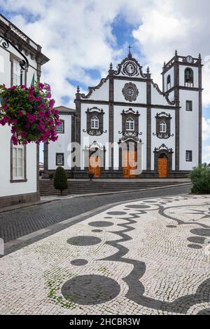 Portugal, Azoren, Nordeste, Fassade der Kirche Igreja Matriz de Sao Jorge Stockfoto