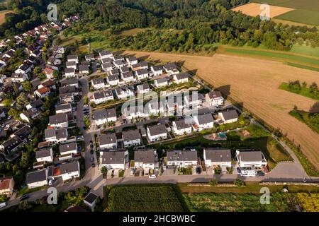 Deutschland, Baden-Württemberg, Waiblingen, Luftaufnahme der neuen Vorstadthäuser Stockfoto