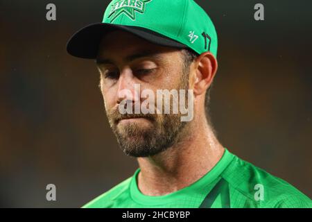 Brisbane, Großbritannien. 27th Dez 2021. Glenn Maxwell von den Melbourne Stars schaut auf Kredit: Nachrichtenbilder /Alamy Live News Stockfoto