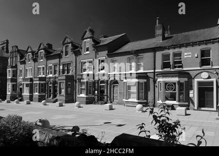 Architektur entlang der Palmyra Street, Queens Gardens, Warrington Town, VEREINIGTES KÖNIGREICH Stockfoto