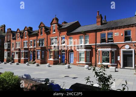 Architektur entlang der Palmyra Street, Queens Gardens, Warrington Town, VEREINIGTES KÖNIGREICH Stockfoto