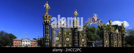 The Golden Gates, Town Hall and Gardens, Warrington Town, Keshire, England, Großbritannien Stockfoto