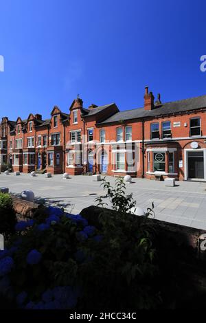 Architektur entlang der Palmyra Street, Queens Gardens, Warrington Town, VEREINIGTES KÖNIGREICH Stockfoto