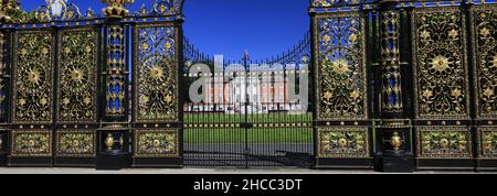 The Golden Gates, Town Hall and Gardens, Warrington Town, Keshire, England, Großbritannien Stockfoto