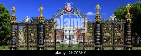 The Golden Gates, Town Hall and Gardens, Warrington Town, Keshire, England, Großbritannien Stockfoto