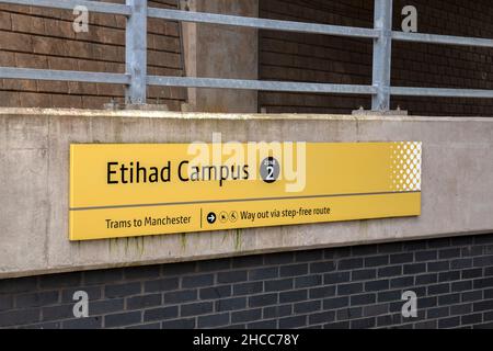 Plakatwand Tram Etihad Campus Zone 2 In Manchester England 8-12-2019 Stockfoto