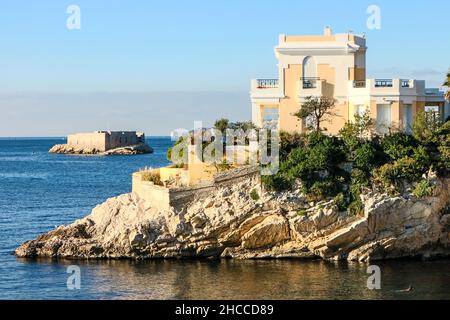 Ein Spaziergang von Anse de la Fausse Monnaie nach Malmousque: Ilot Degaby Stockfoto