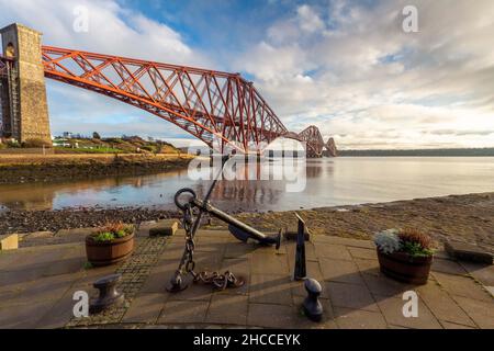 Forth Bridge von North Queensferry, Fife, Schottland, Großbritannien Stockfoto