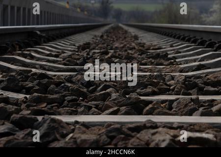 Nahaufnahme der Details auf den Bahngleisen Stockfoto