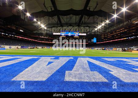 Detroit, Michigan, USA. 27th Dez 2021. Ford Field Turf bereit beim NCAA Quick Lane Bowl Spiel zwischen dem Nevada Wolf Pack und den Western Michigan Broncos auf dem Ford Field in Detroit, Michigan. JP Waldron/Cal Sport Media/Alamy Live News Stockfoto