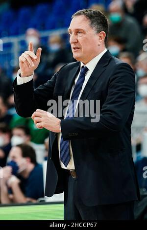 Heidelberg, Deutschland. 27th Dez 2021. Basketball: Bundesliga, MLP Academics Heidelberg - ratiopharm Ulm, Main Round, Matchday 13, SNP Dome. Heidelberger Coach Branislav Ignjatovic Gesten. Quelle: Uwe Anspach/dpa/Alamy Live News Stockfoto