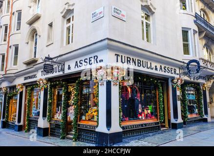 Turnbull & Asser Shop, Hemden und Kleidung an der Kreuzung Jermyn und Bury Street London SW1 Stockfoto