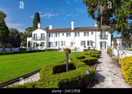 Jekyll Island, Georgia, USA - 13. Dezember 2021: Das Crane Cottage im Jekyll Island Club and Resort ist ein beliebter Luxusort für Hochzeiten. Stockfoto